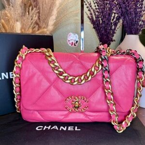 EUC CHANEL 19 Quilted Lambskin Leather Flap Bag in Shiny Pink
